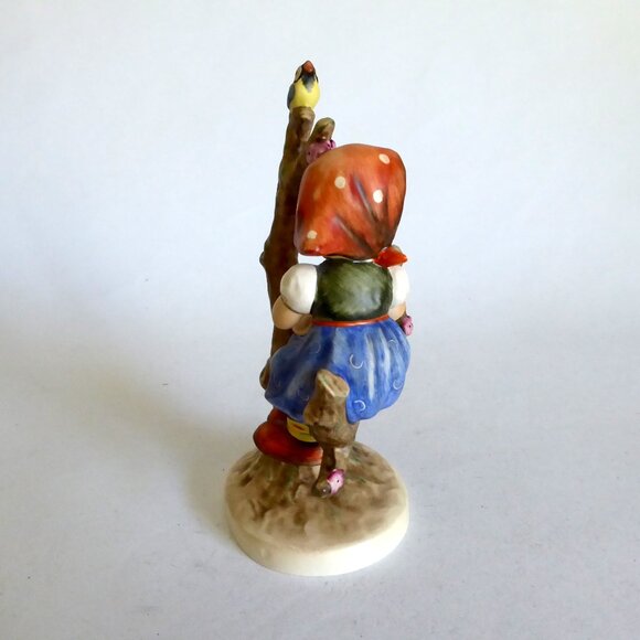 VINTAGE GOEBEL W. GERMANY M.I. HUMMEL APPLE TREE GIRL PORCELAIN FIGURE - Picture 3 of 9